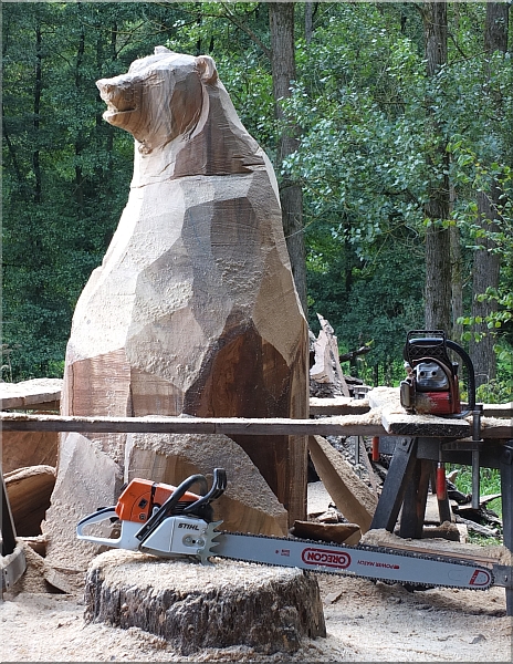 grizzly  br holzwerker jochen adam schnitzen mit der motorsge